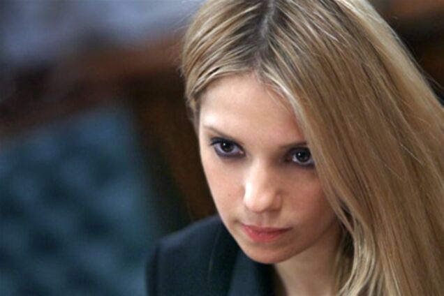 Дочь Тимошенко покинула колонию с огромной клетчатой сумкой. Фото