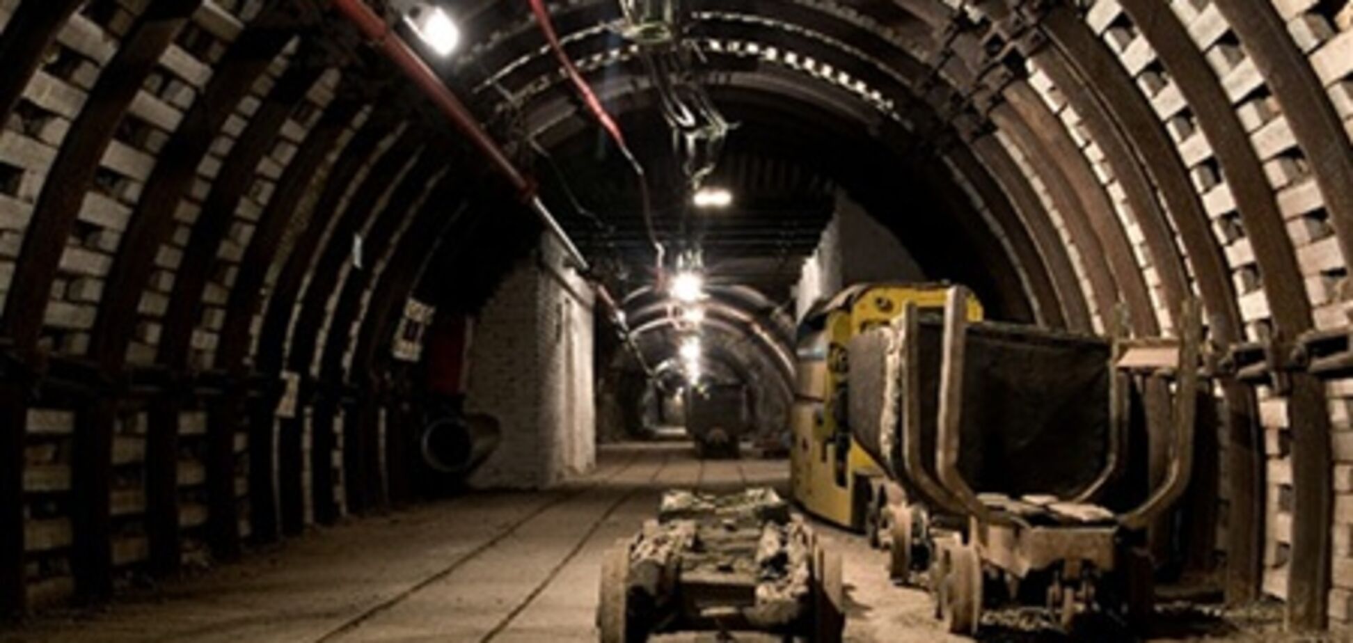 У Донецькій області на гірника впала порода вагою 3 тонни