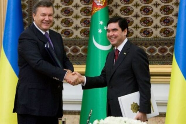 Янукович и Бердымухамедов проводят встречу 'тет-а-тет'