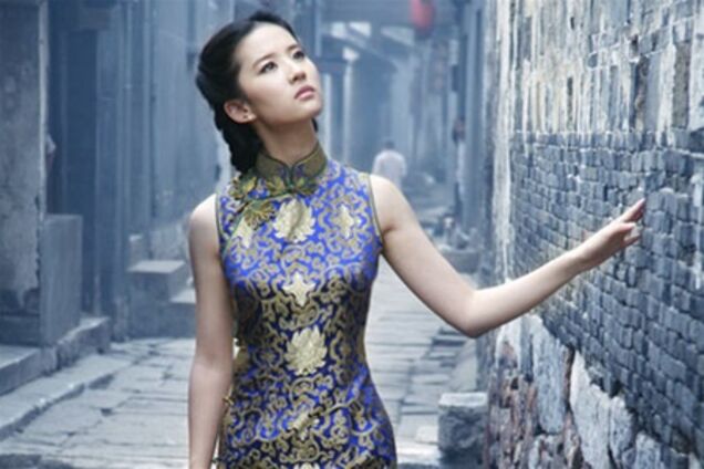 В Пекине открылась выставка традиционных платьев 'ципао'