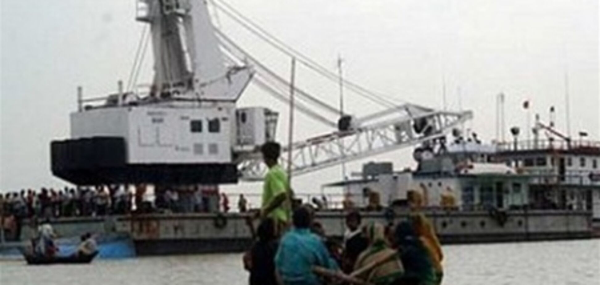 На поромі в Бангладеш загинуло 64 людини