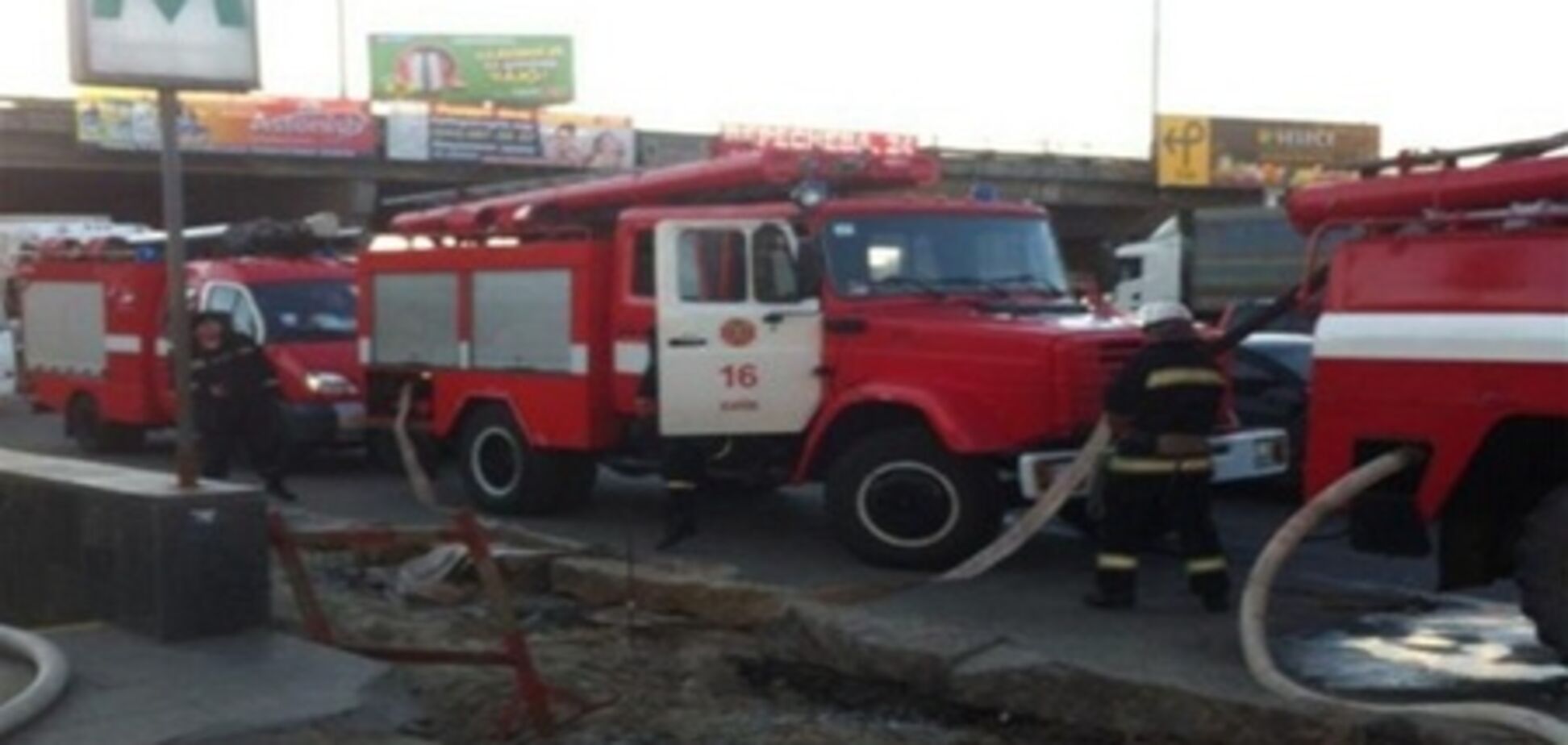 В Киеве горит станция метро 'Осокорки'