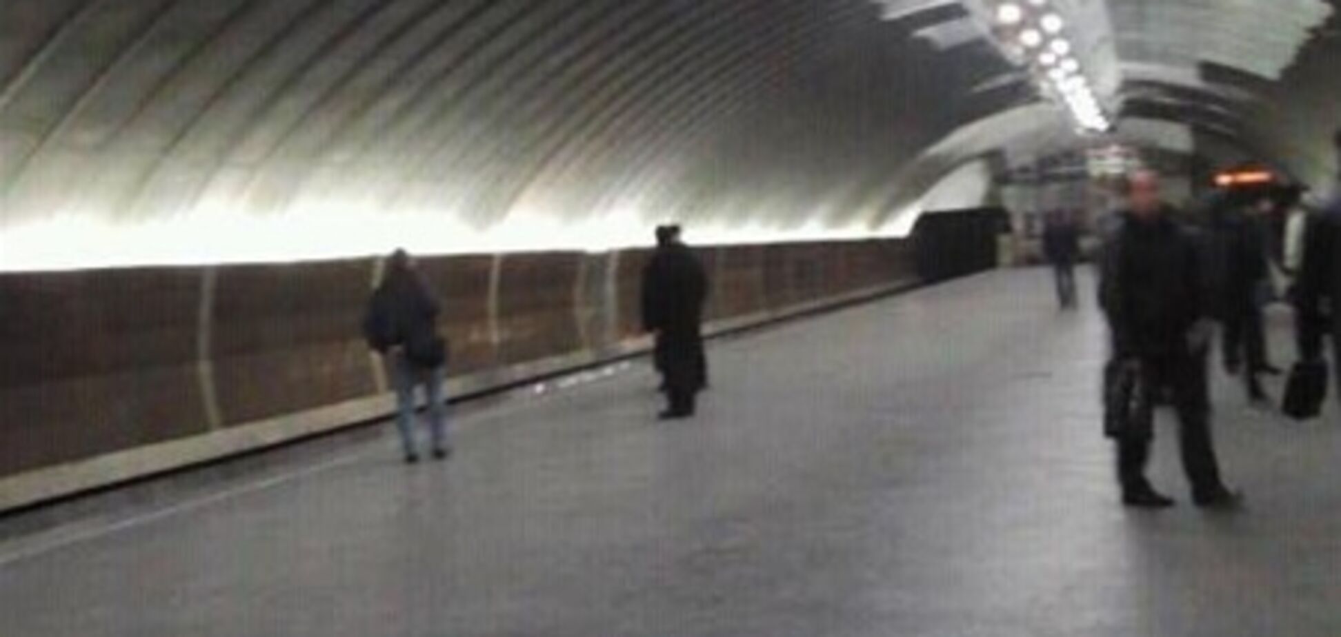 Станцию 'Осокорки' отремонтировали за одну ночь. Фото