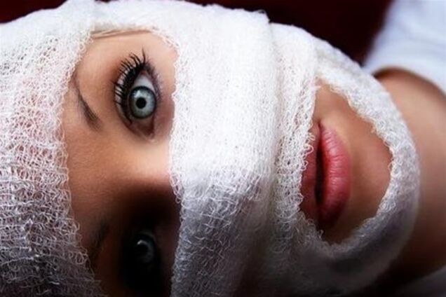 Британские феминистки требуют запретить рекламу пластических операций