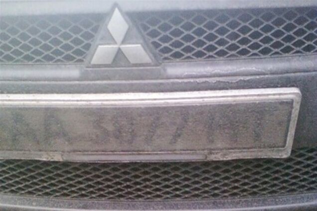 Номерной знак авто в грязи — получи штраф