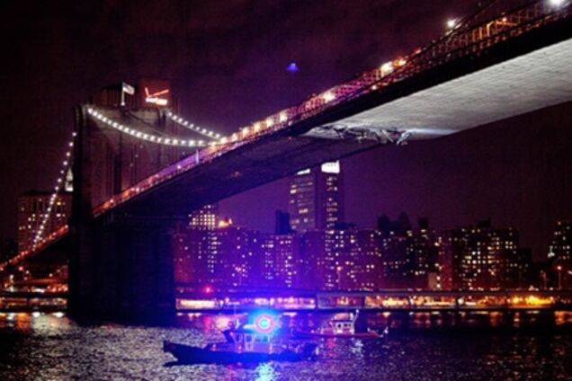 Инцидент в Нью-Йорке – поврежден Бруклинский мост