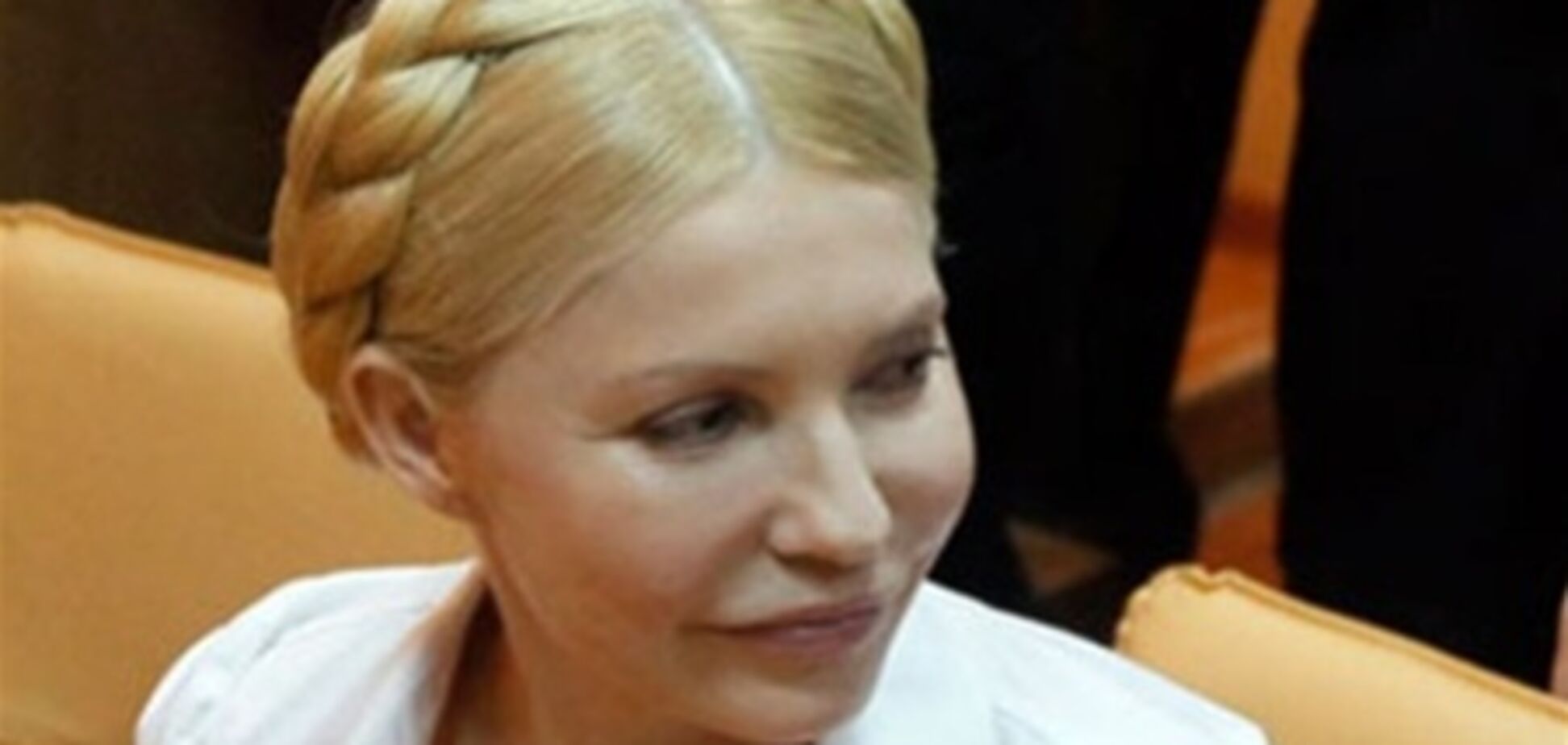 Тимошенко пересувається за допомогою ходунків