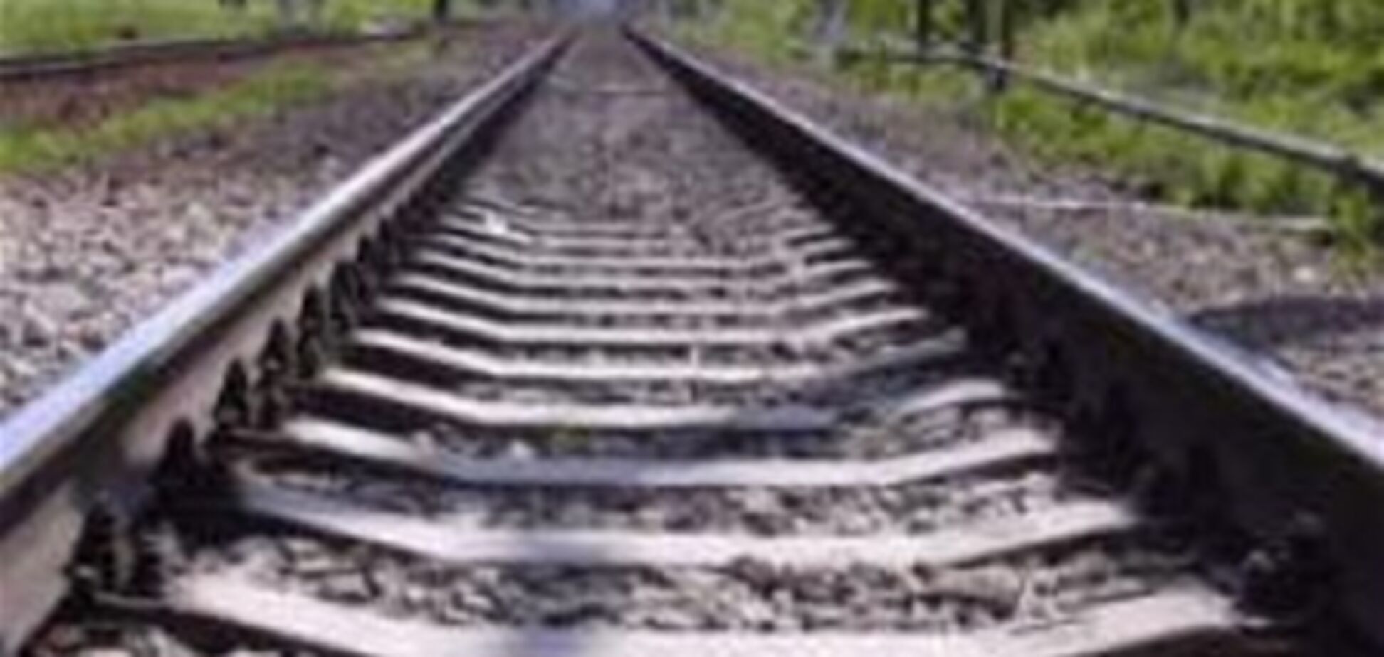 У Криму дві людини потрапили під потяг