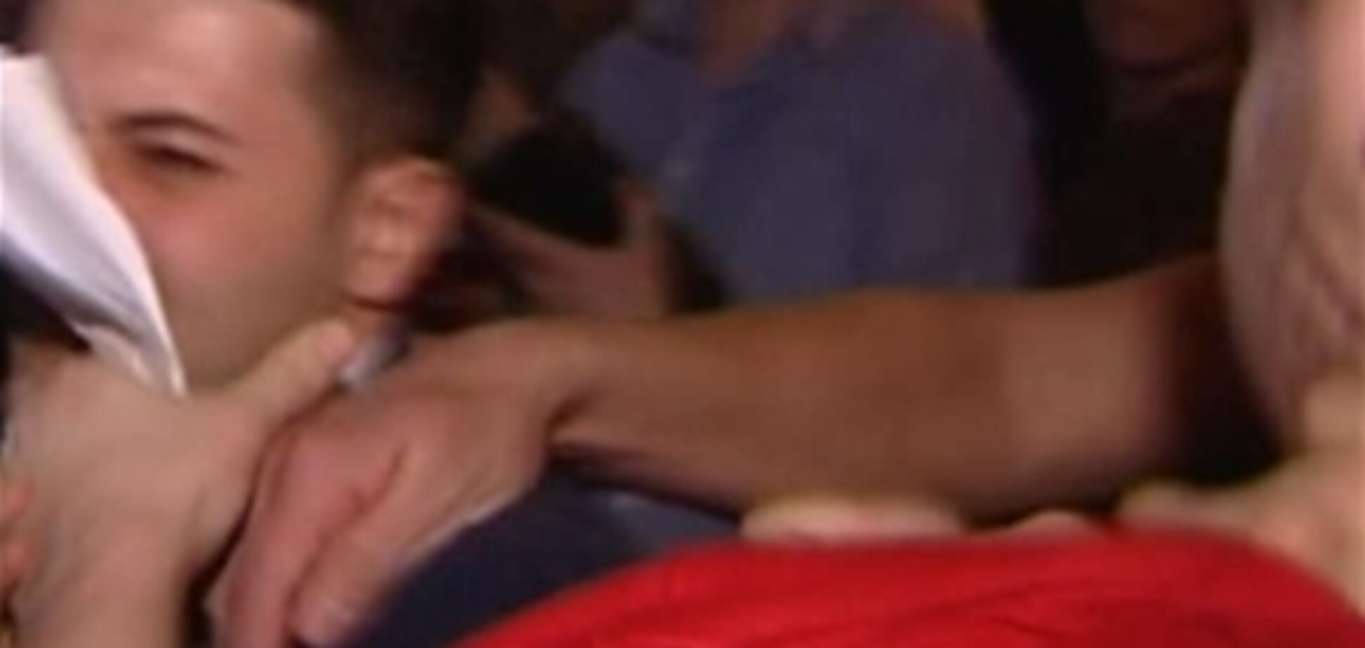 На знімальну групу ICTV напали за неправильні питання. Відео