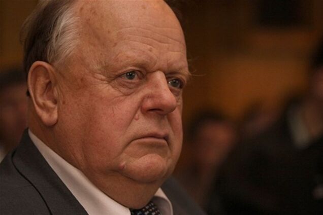 Шушкевич пов'язує заборону на виїзд з Білорусі з політикою