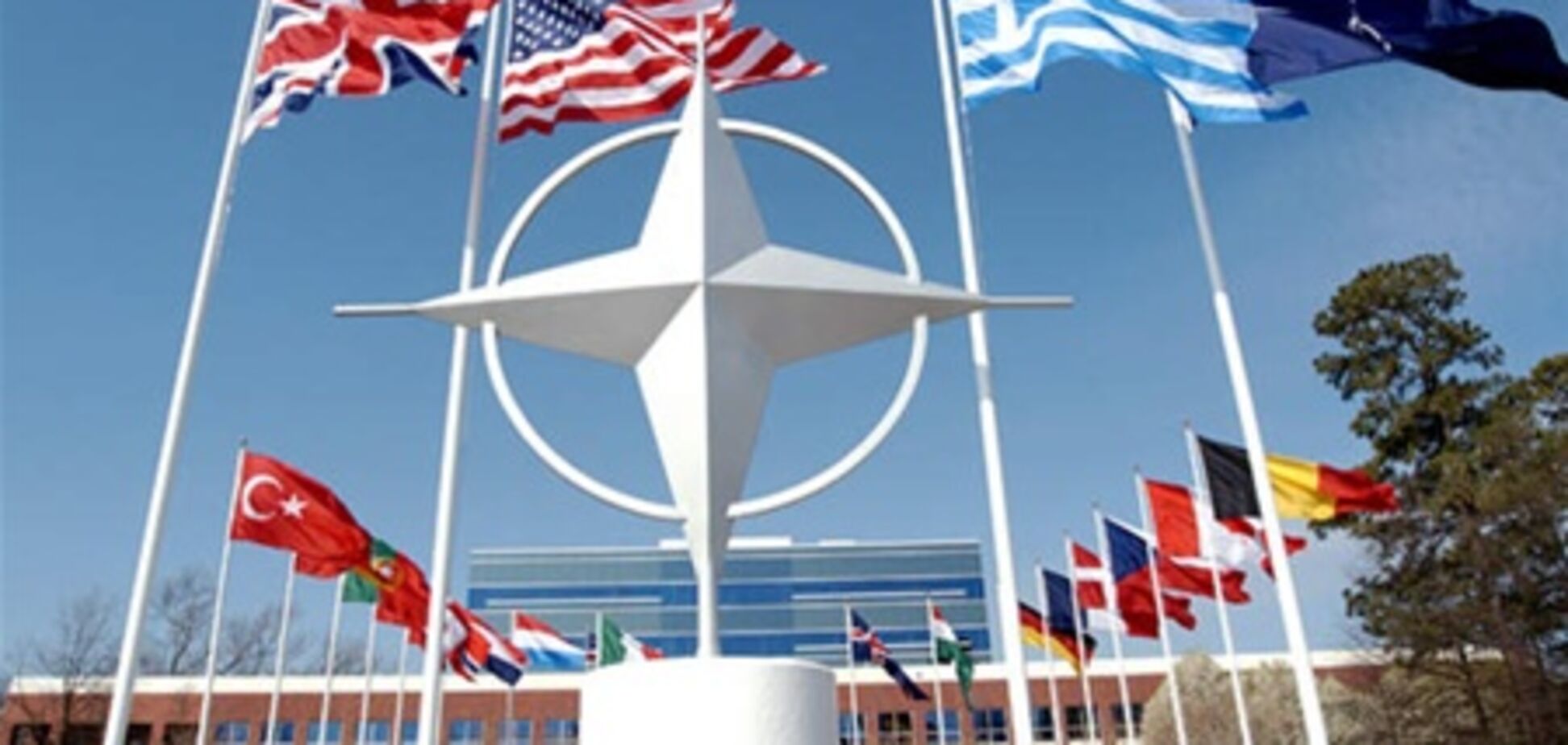 Канада вийде з двох програм НАТО