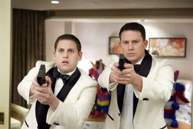 Мачо и ботан выбились в лидеры проката