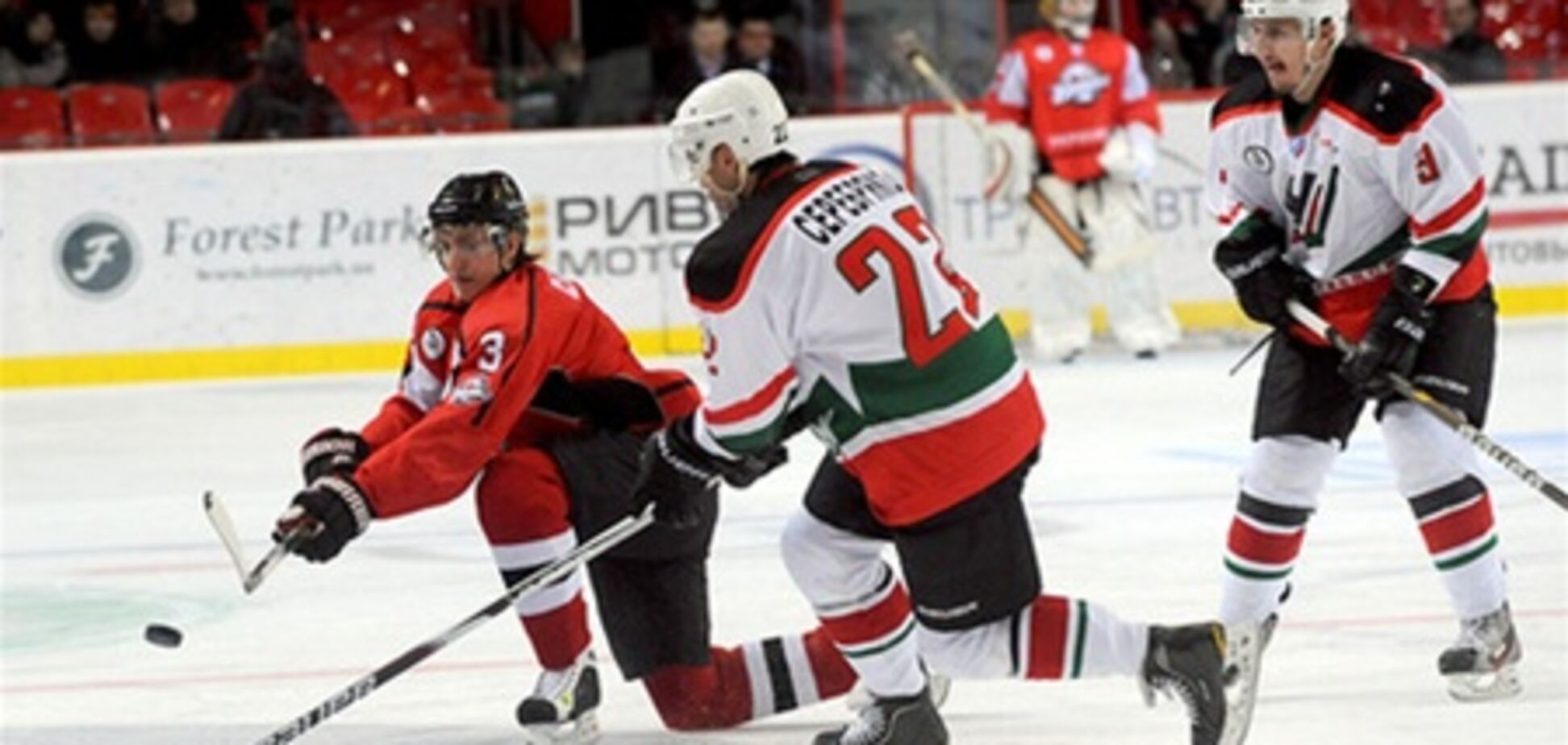 Плей-офф ВХЛ. 'Донбасс' дома разгромил 'нефтяников'