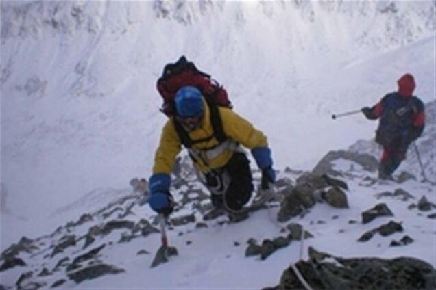 На Эльбрусе спасатели ищут троих альпинистов