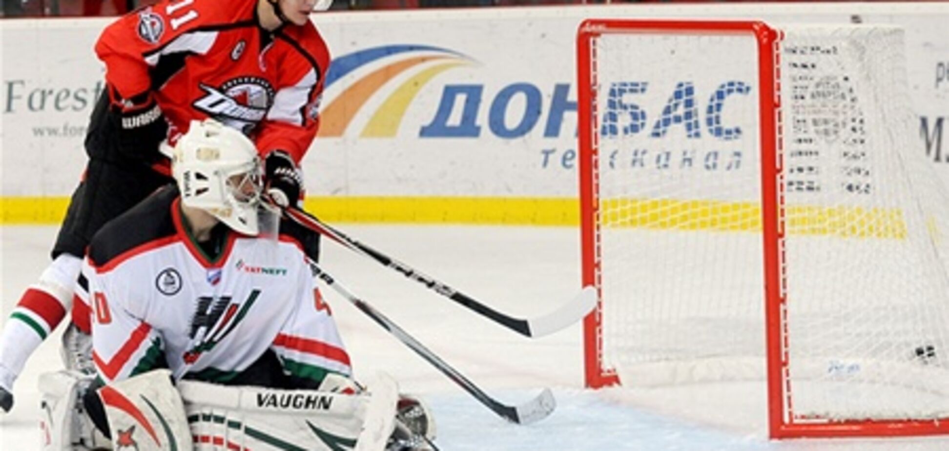 Плей-офф ВХЛ. 'Донбасс' разгромил 'Нефтяник' в повторном матче
