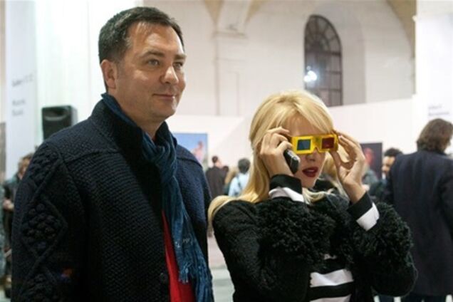 Воронов ходит к Заболотной и боится, что жена узнает