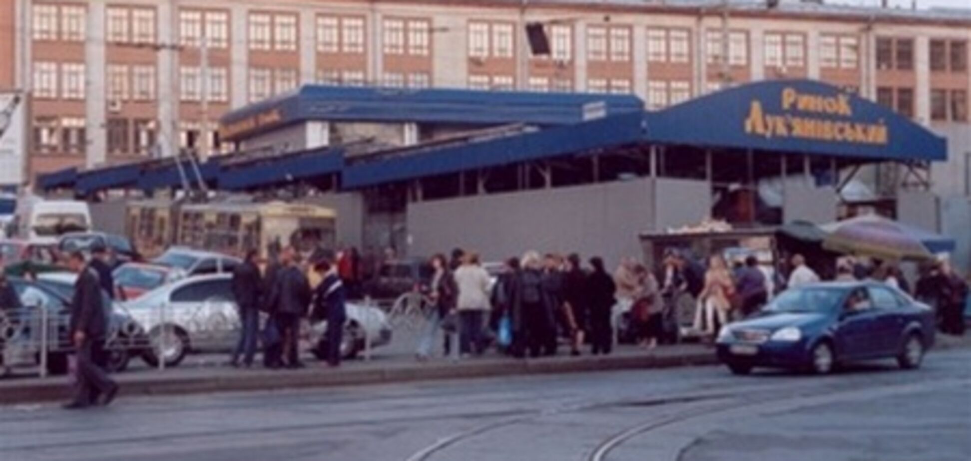 В Киеве неизвестные пытались захватить Лукьяновский рынок