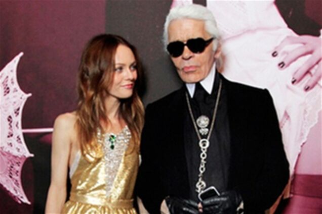 Звезды собрались в Токио на выставку. Фото