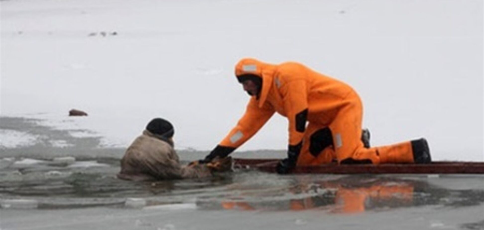 Рятувальники МНС врятували 13 рибалок на Каховському водосховищі