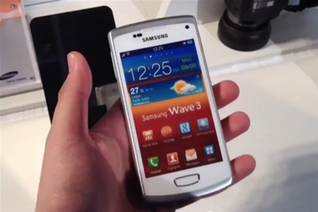 В продаже появится белая версия смартфона Samsung Wave 3. Видео