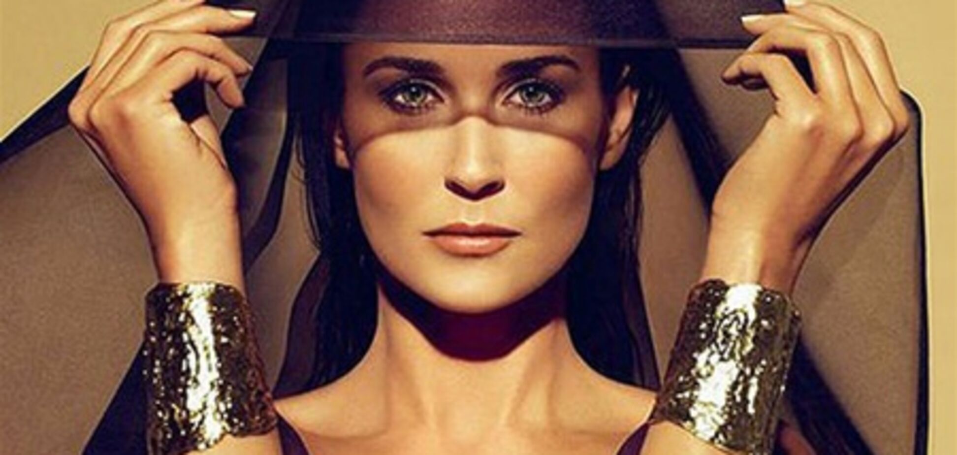 Деми Мур помолодела с Helena Rubenstein. Фото