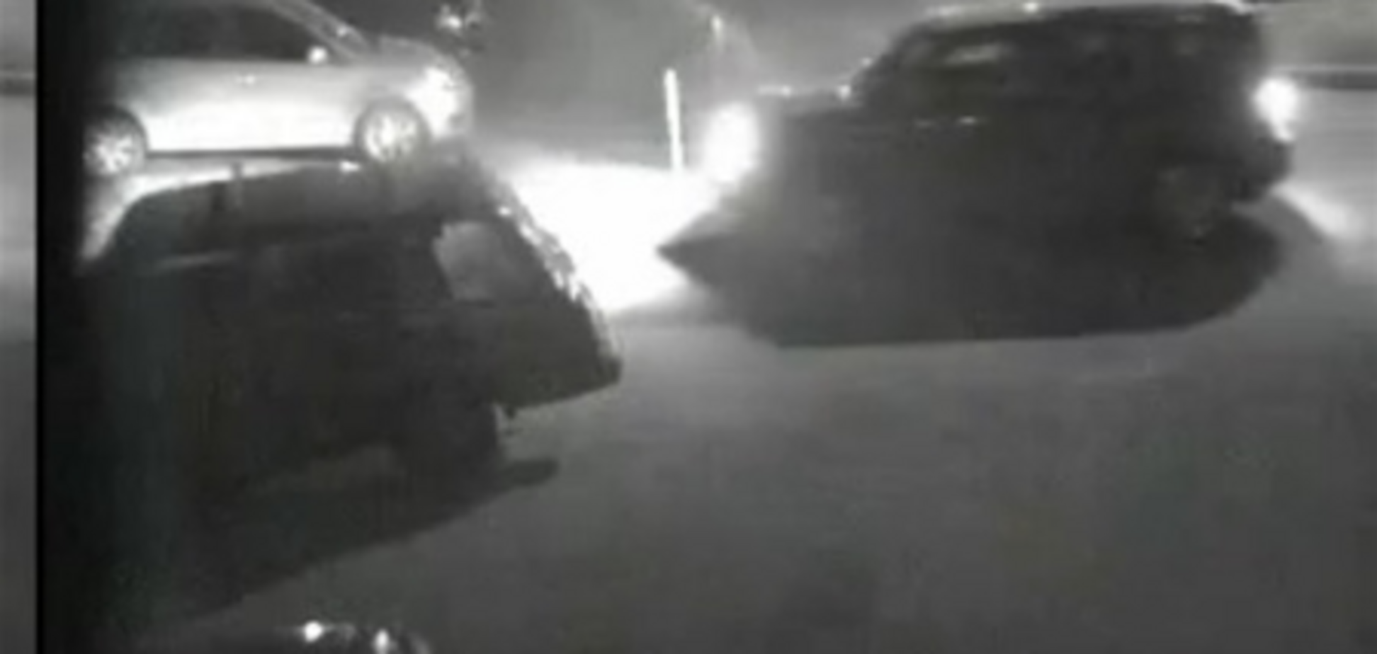 В Киеве пьяный водитель разбил на парковке 6 машин