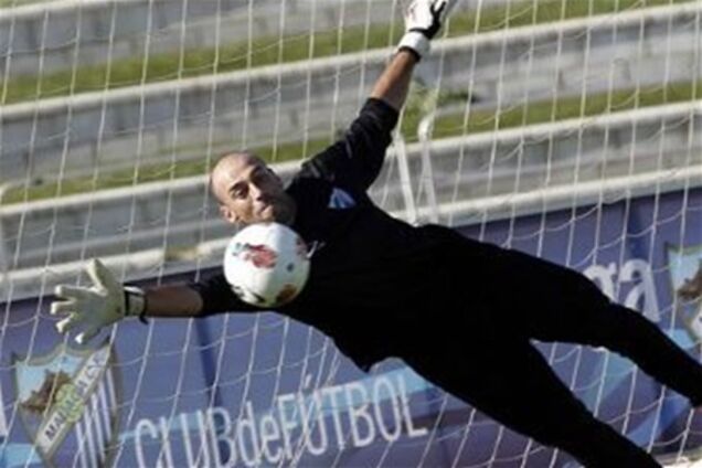 Вратарь сломал руку о штангу собственных ворот