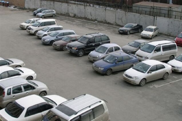 Міліція Дарницького району Києва 'кришує' місцеві автостоянки?