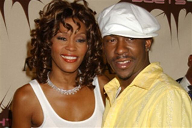 Экс-супруг Хьюстон вновь нарушает закон