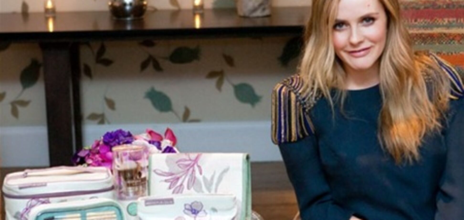 Сильверстоун кормит сына изо рта в рот. Фото