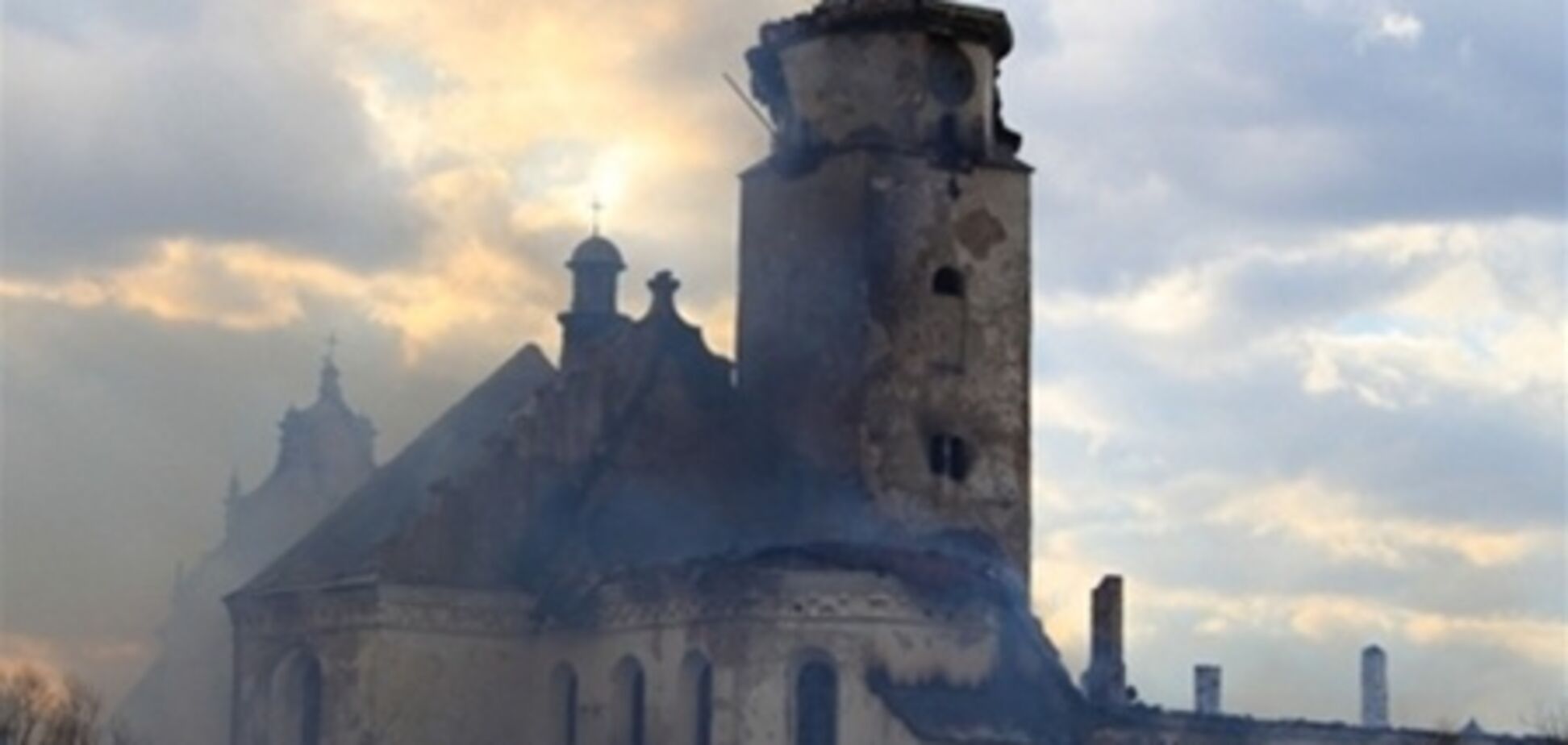 У Сокальській колонії згорів стародавній монастир і камери довічників. Відео