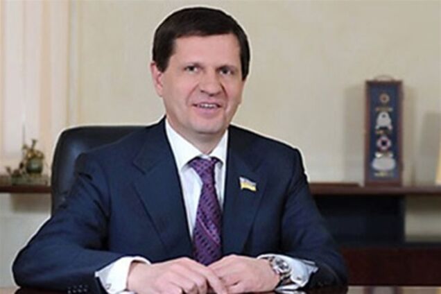 Костусев вместо работы ходит в салон красоты