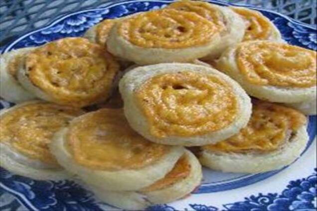 Слоеные крутики с сыром