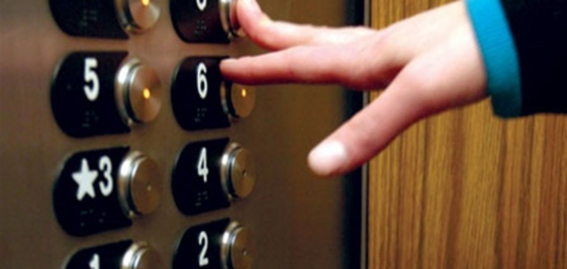 Жінка з немовлям у колясці впала в шахту ліфта в Запоріжжі