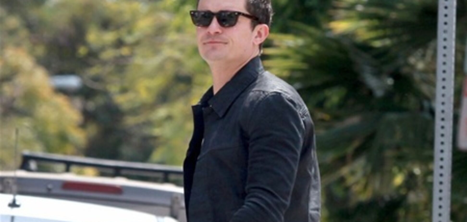 Блум шествует в Hector Tailor Shop. Фото