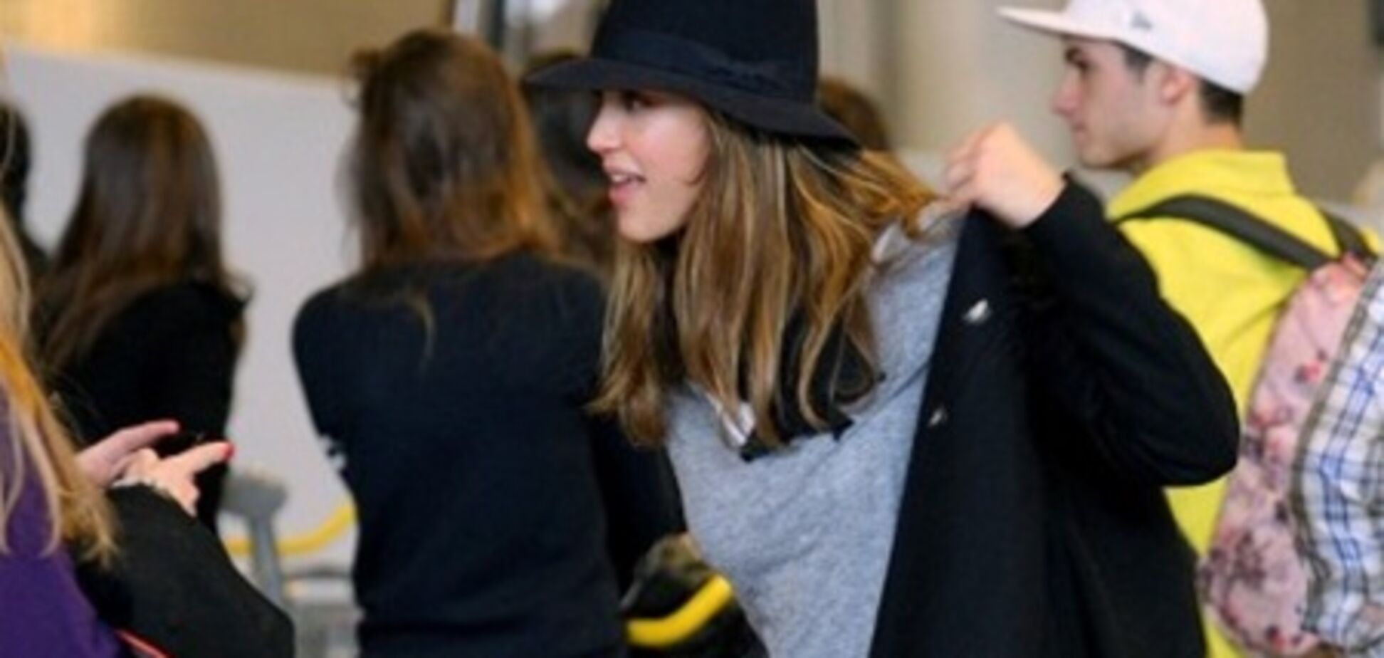 Джессика Альба носит носочки в горошки. Фото