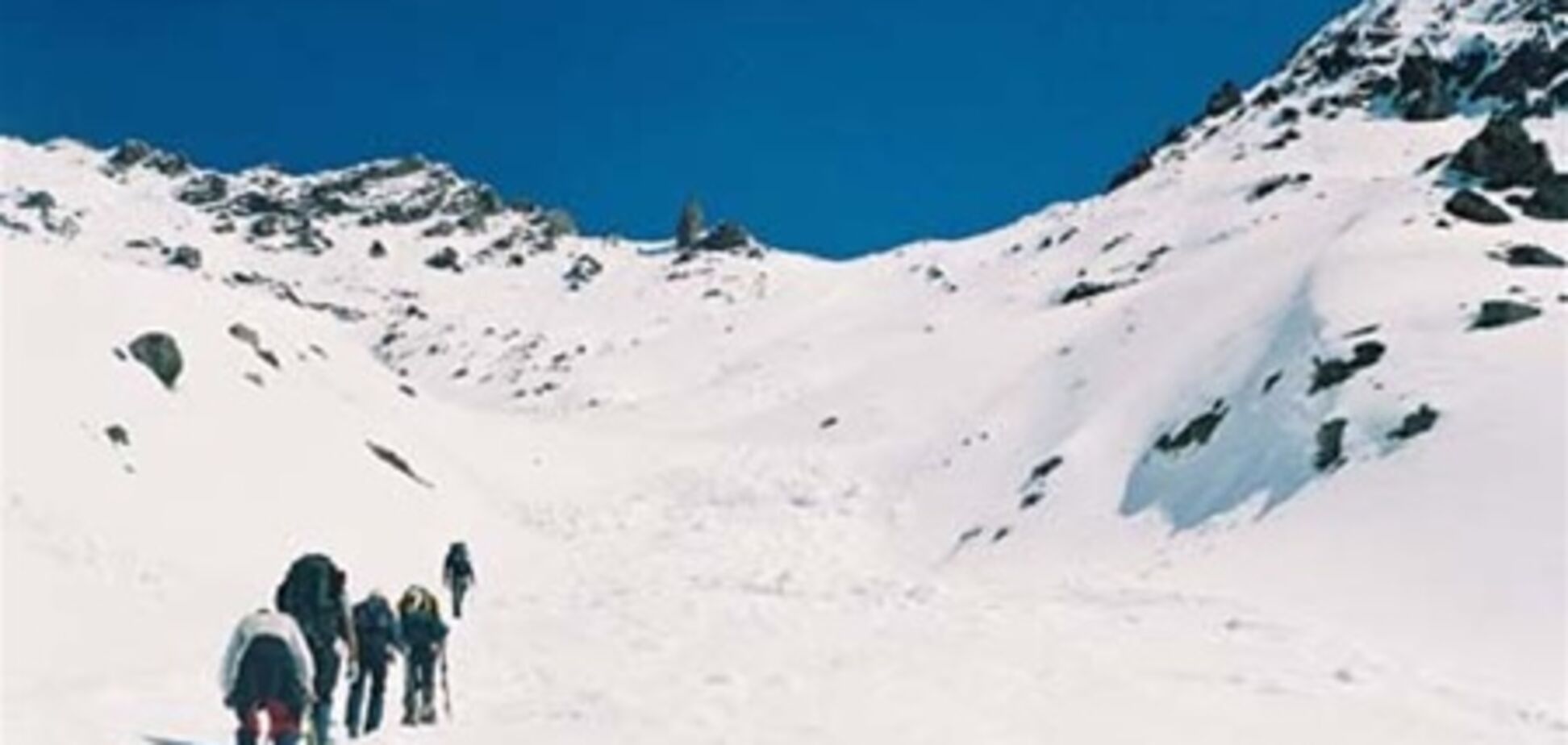 Пошуки альпіністів на Ельбрусі ускладнюються поганою погодою