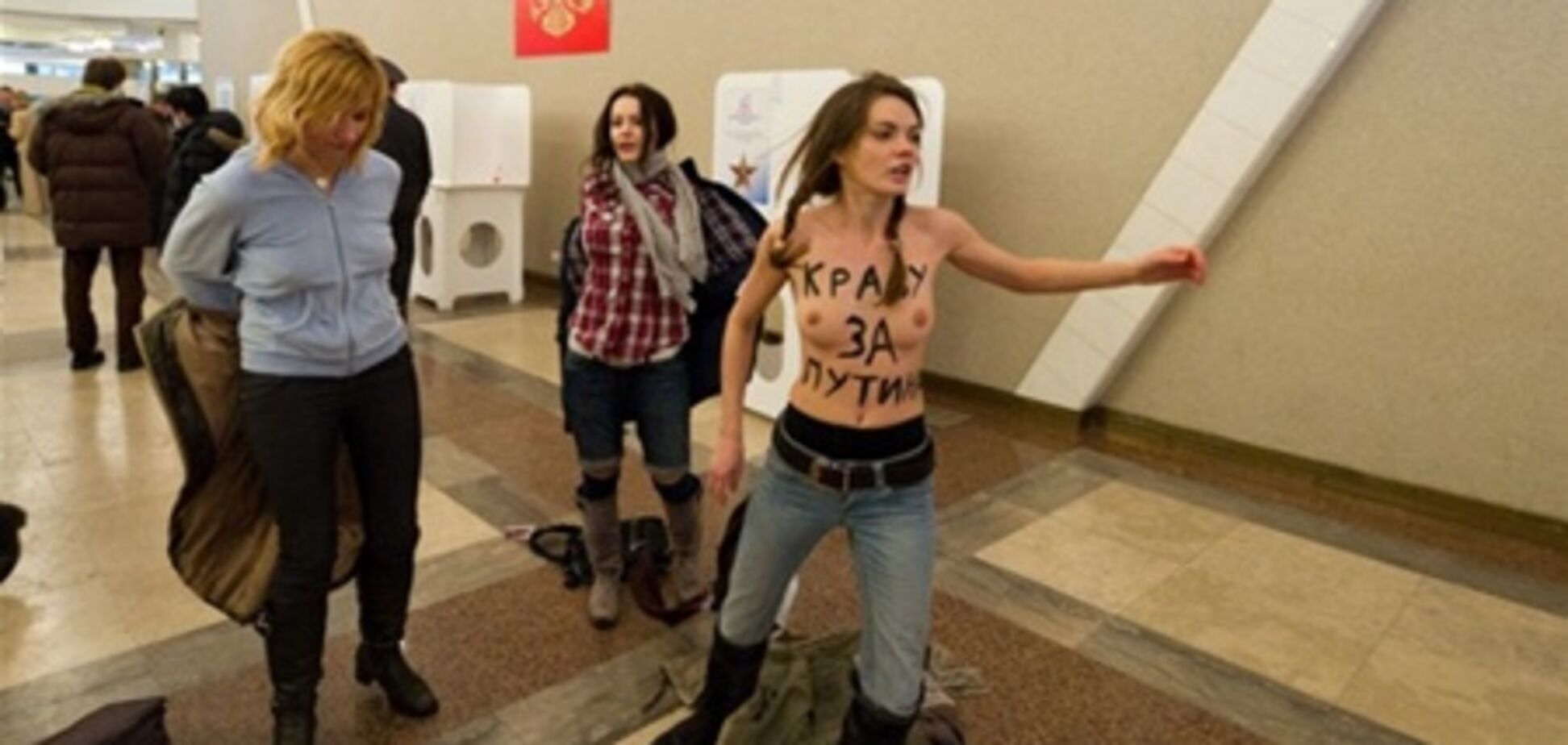 Одна из активисток FEMEN может стать 'невъездной' в Россию