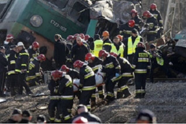 У Польщі оголошено дводенний траур за загиблими в ж / д катастрофі 5 березня 2012