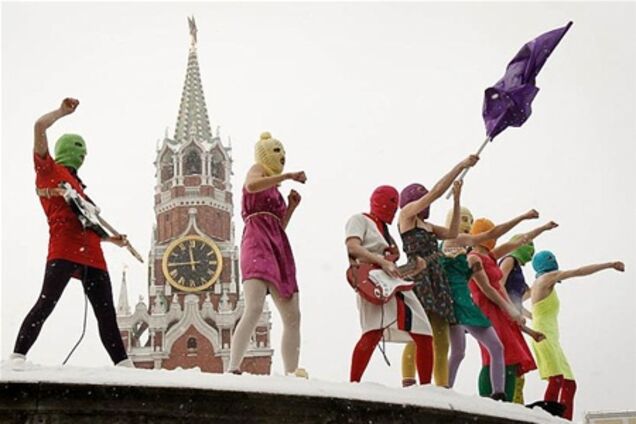 Исполнительницы 'панк-молебна' объявили голодовку. Видео