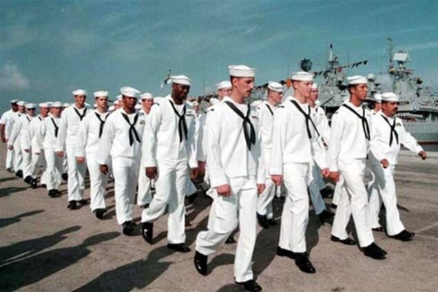 Флот США спас моряков иранского судна, потерпевшего крушение