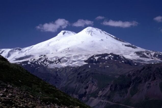 Спасатели продолжают поиски третьего альпиниста, пропавшего на Эльбрусе