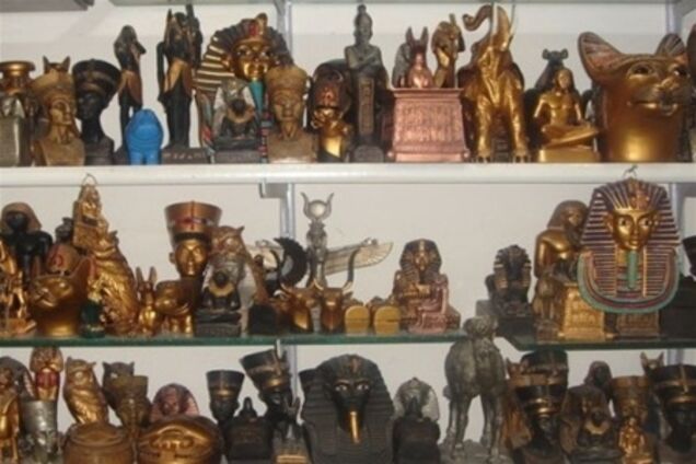 Британцев арестовали за 'кражу' сувениров в Египте
