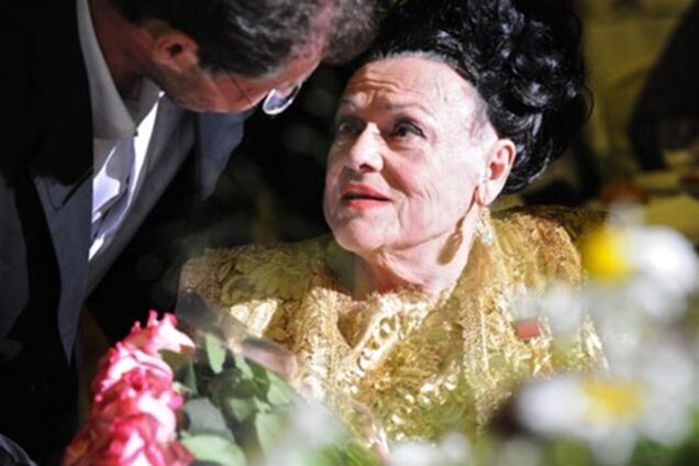 Прикраси Людмили Зикіної продали на аукціоні