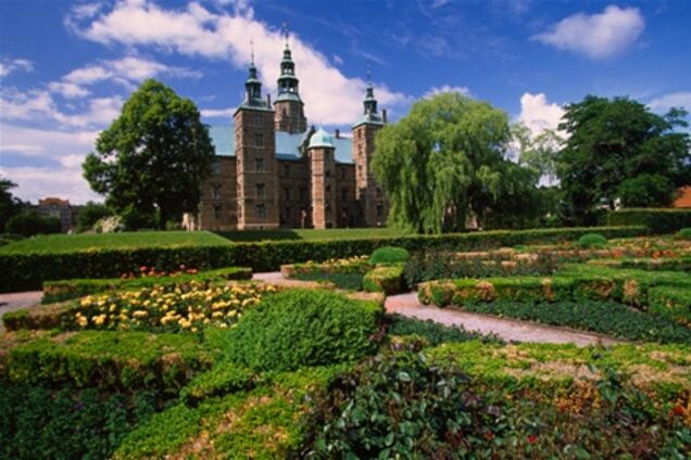 В Датском королевстве недвижимость королевская?