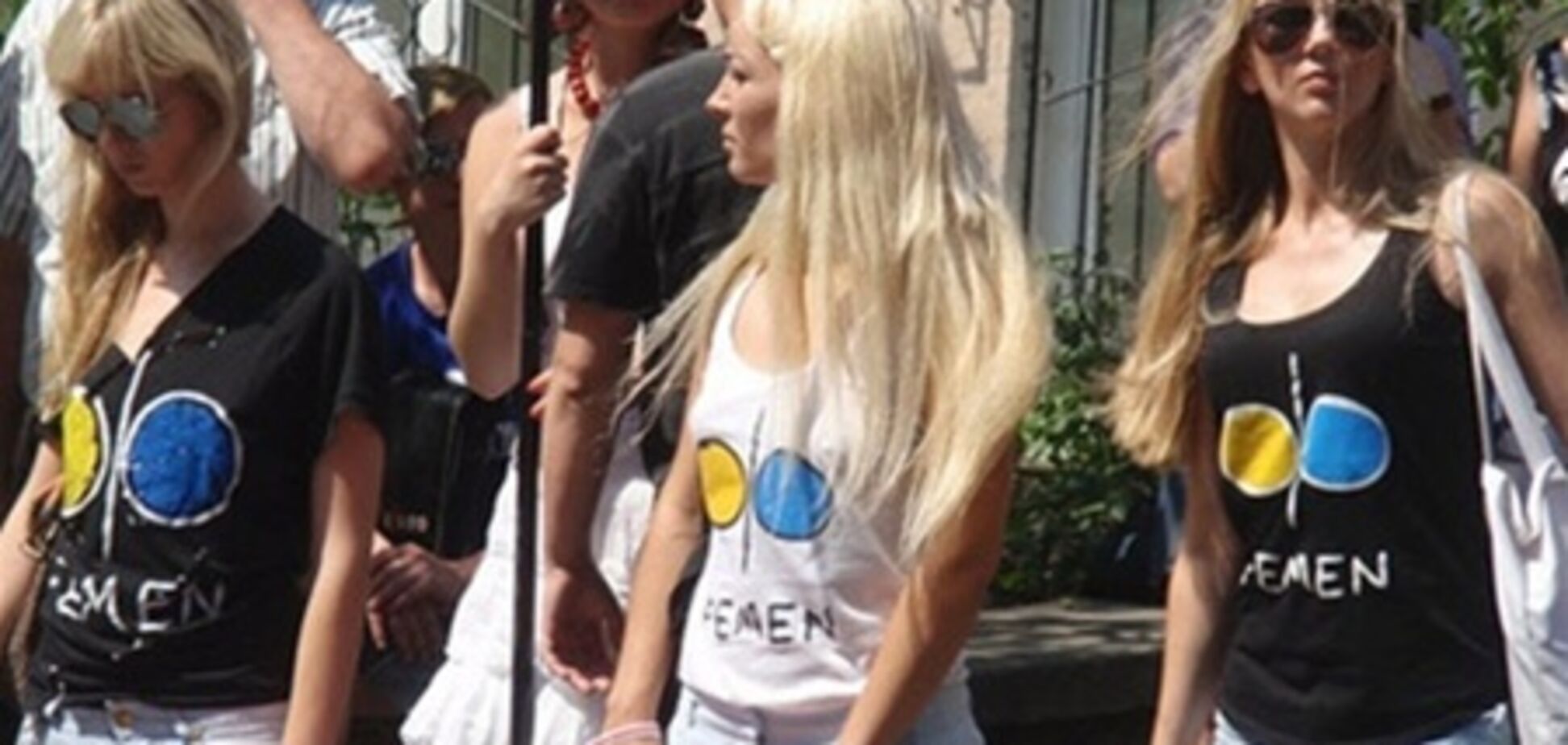Активістці Femen заборонили залишати Україну