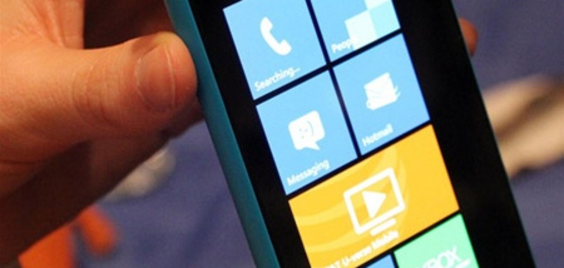 WP-смартфон Nokia Lumia 900 самый популярный в магазине Amazon