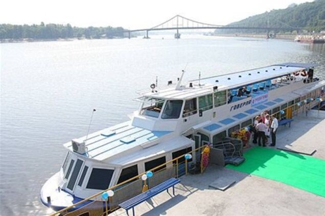 Киеву вернули баржи, теплоходы и буксиры