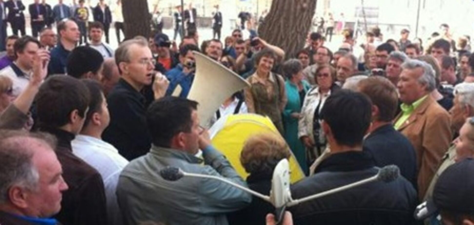 Протесты в Астрахани: губернатор согласен на перевыборы