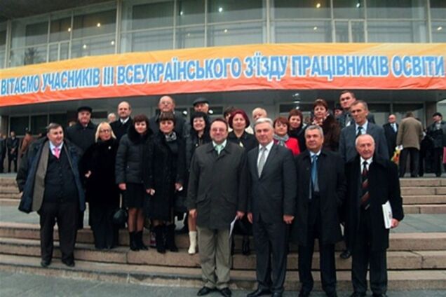 ІІІ Всеукраїнський з’їзд працівників освіти. Нотатки на полях